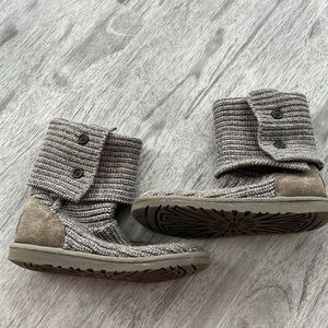 UGG Classic Knit Cardy Gray, size 6